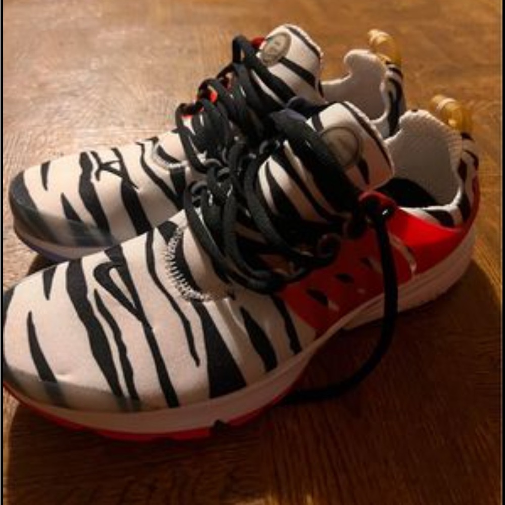 Nike Air Presto South Korea -- Size Small (Men's 7-9)